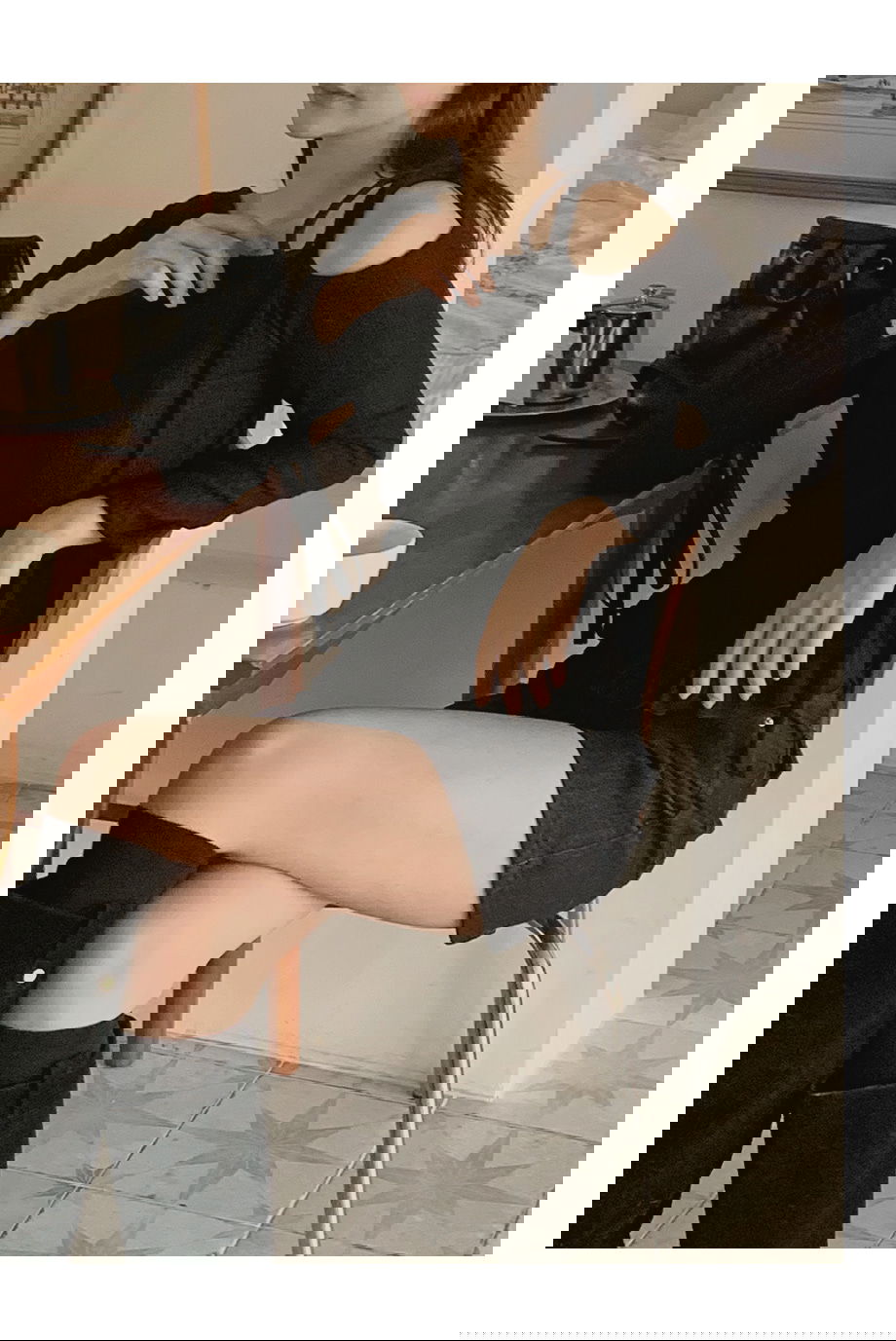 리리앤코 그렌디브 겉기모 원 숄더 프릴 리본 티셔츠