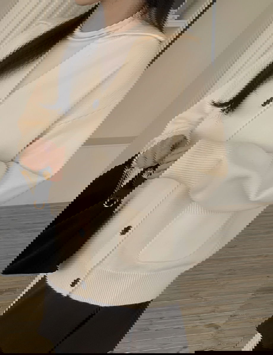 리리앤코 오벨니아 오픈카라 루즈핏 브이넥 니트 가디건