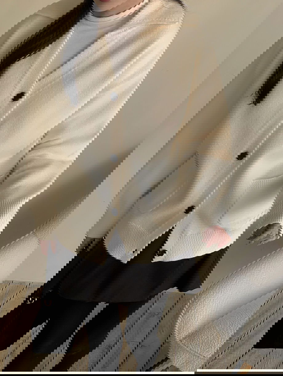 리리앤코 오벨니아 오픈카라 루즈핏 브이넥 니트 가디건