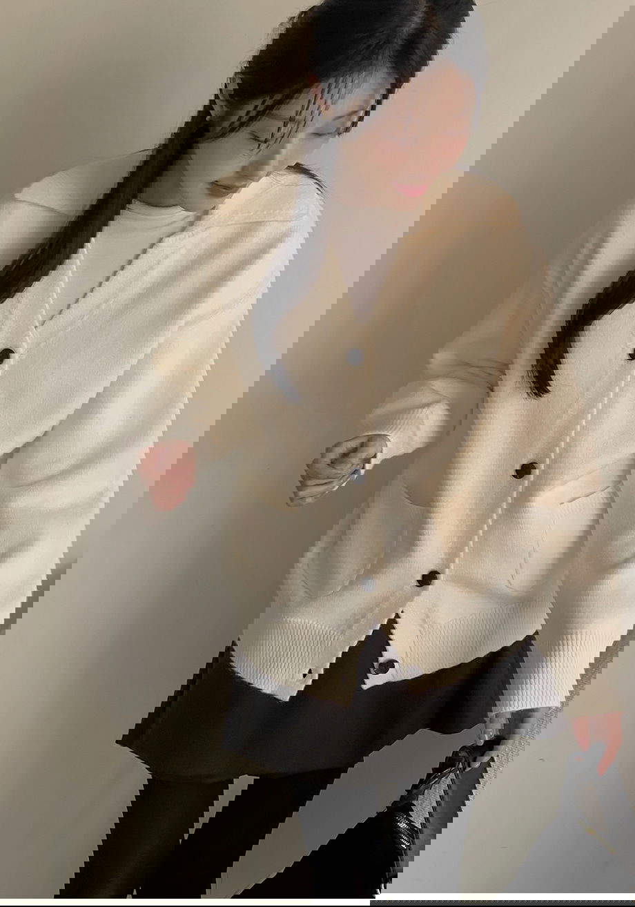 리리앤코 오벨니아 오픈카라 루즈핏 브이넥 니트 가디건