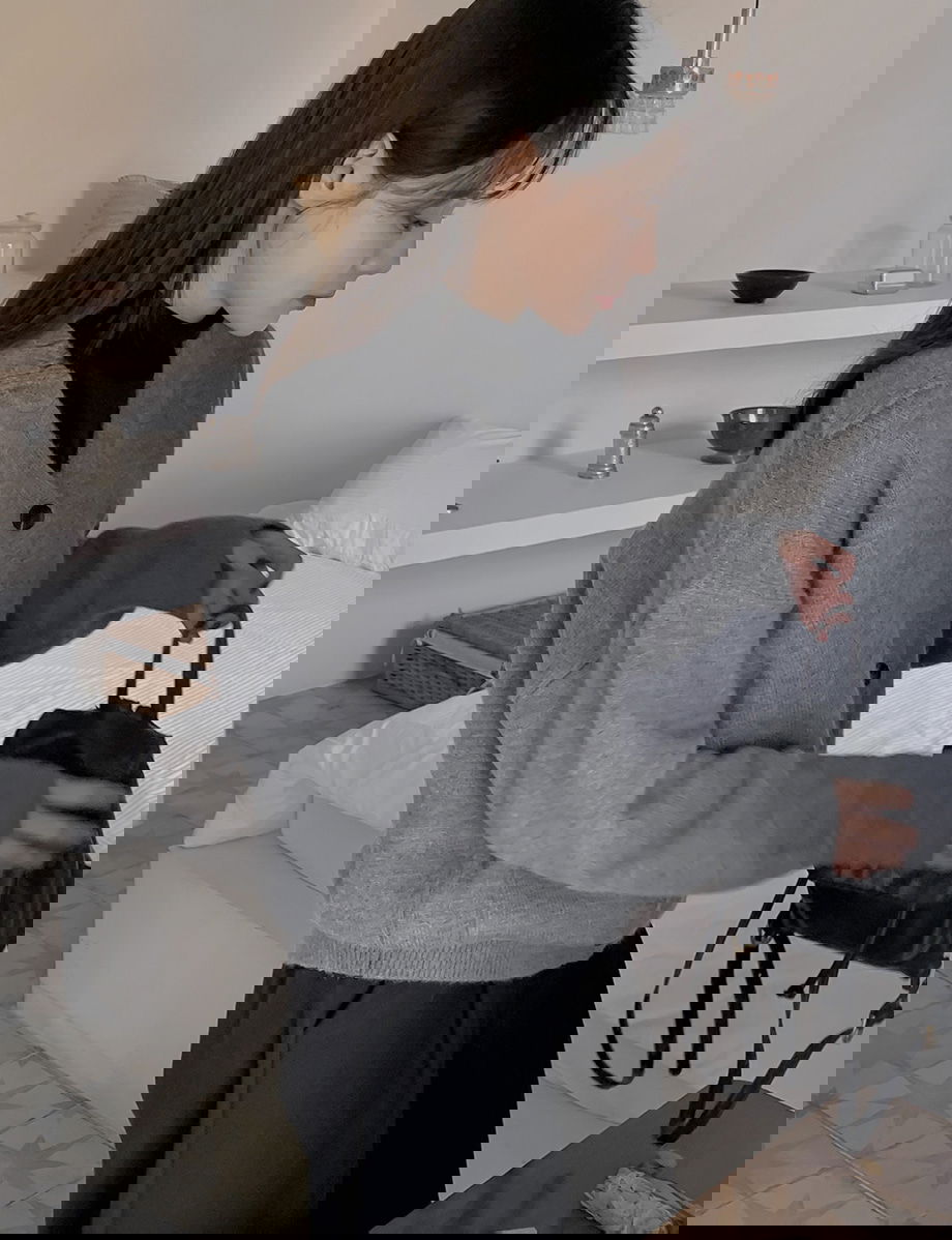 리리앤코 오벨니아 오픈카라 루즈핏 브이넥 니트 가디건