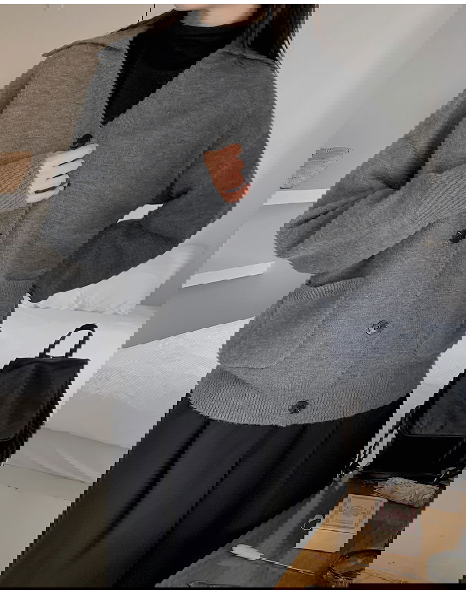 리리앤코 오벨니아 오픈카라 루즈핏 브이넥 니트 가디건