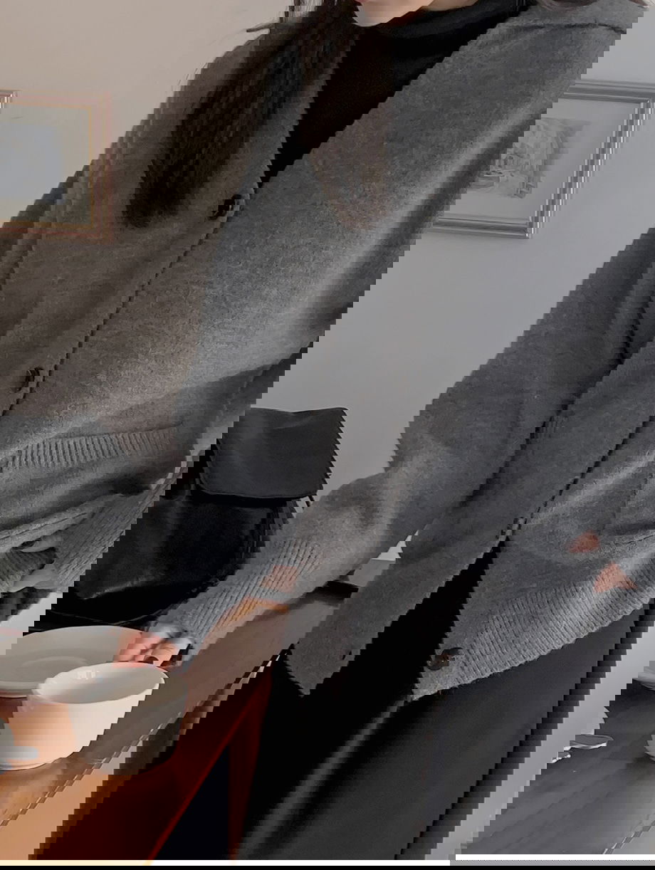 리리앤코 오벨니아 오픈카라 루즈핏 브이넥 니트 가디건