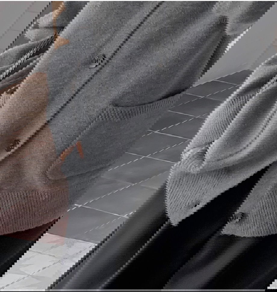 리리앤코 오벨니아 오픈카라 루즈핏 브이넥 니트 가디건