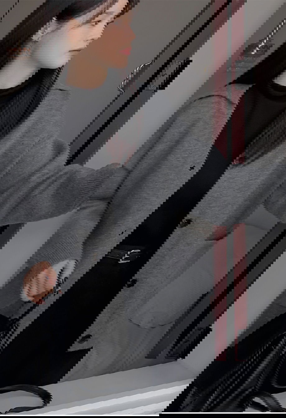 리리앤코 오벨니아 오픈카라 루즈핏 브이넥 니트 가디건