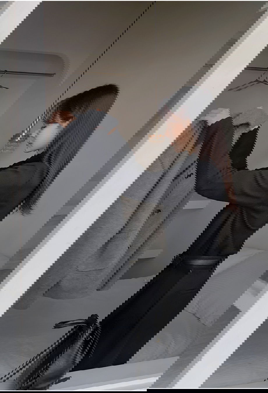 리리앤코 오벨니아 오픈카라 루즈핏 브이넥 니트 가디건