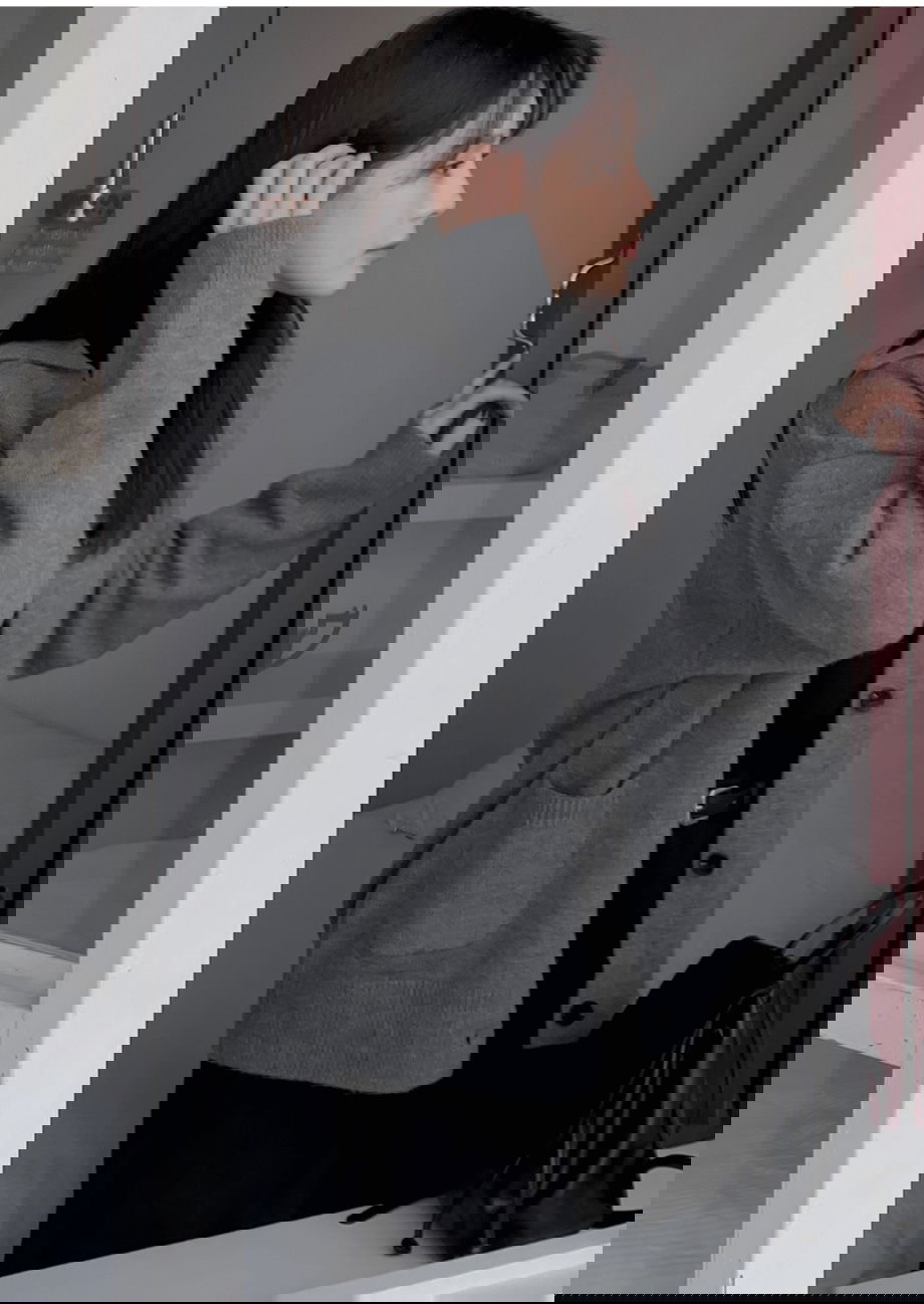 리리앤코 오벨니아 오픈카라 루즈핏 브이넥 니트 가디건