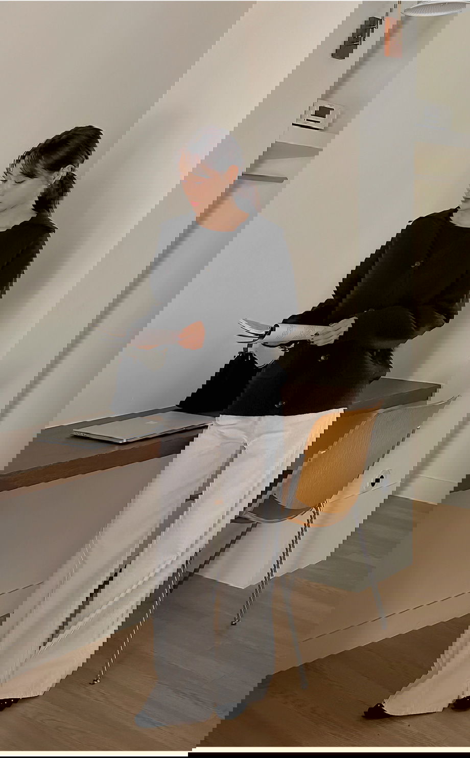 리리앤코 오벨니아 오픈카라 루즈핏 브이넥 니트 가디건