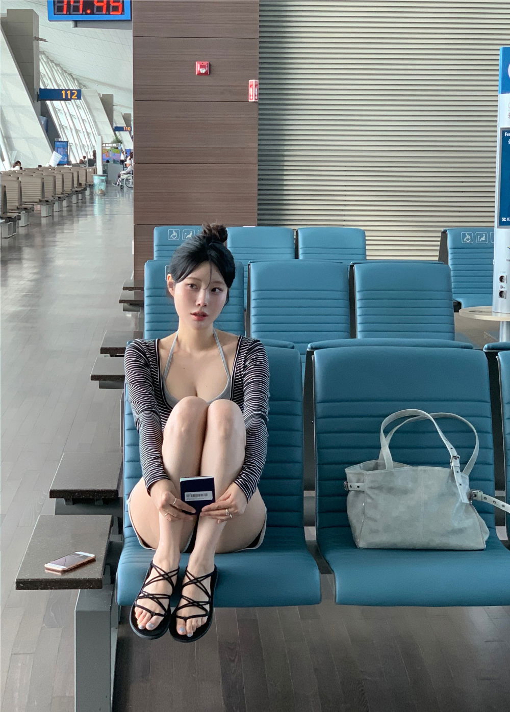 카디건 모델 착용 이미지-S2L6