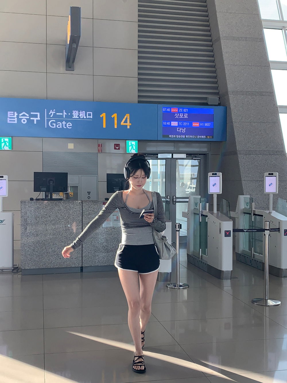 카디건 모델 착용 이미지-S2L12