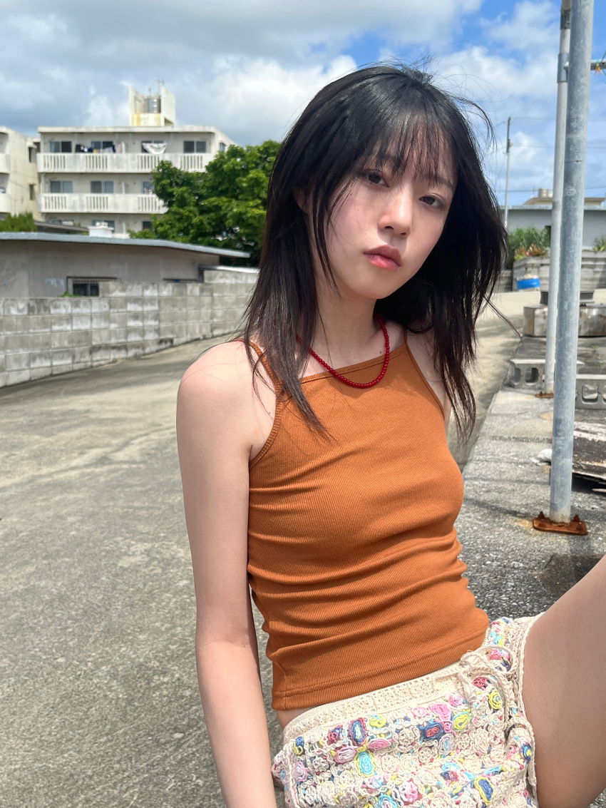 민소매 모델 착용 이미지-S1L32