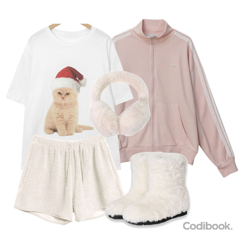 BEIDELLI 뽀글 퍼 기모 앵클 어그 부츠,binary01 콜로이 트랙 레이스져지,noirmute 카에브 뽀글이 양털 밴딩 숏 팬츠 FLEECE BANDING SHORTS등을 매치한 코디