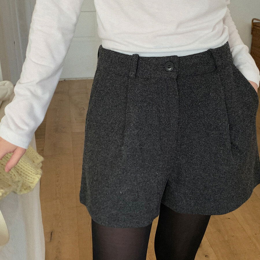 Chef Wool Pintuck Shorts