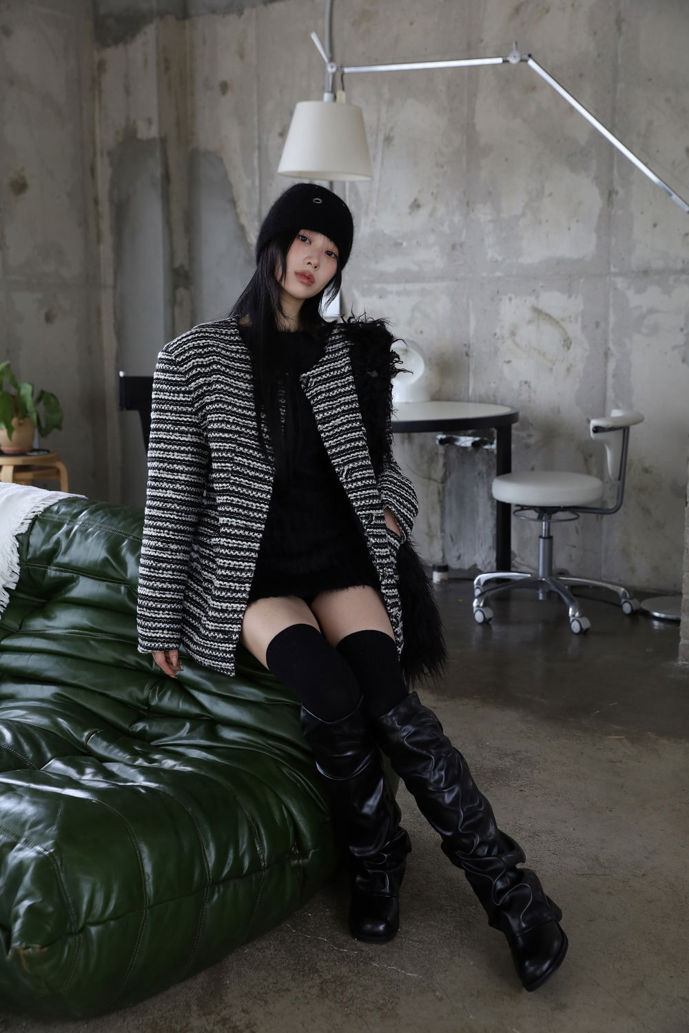 긴팔 티셔츠 모델 착용 이미지-S1L44