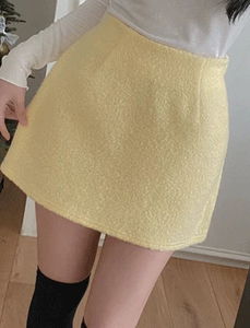 亮粉毛茸茸短裙