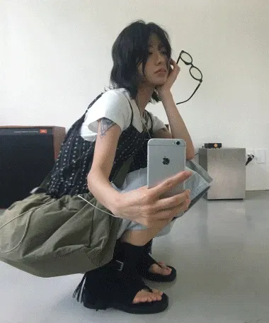 파아디 스트링 포켓 숄더 크로스백