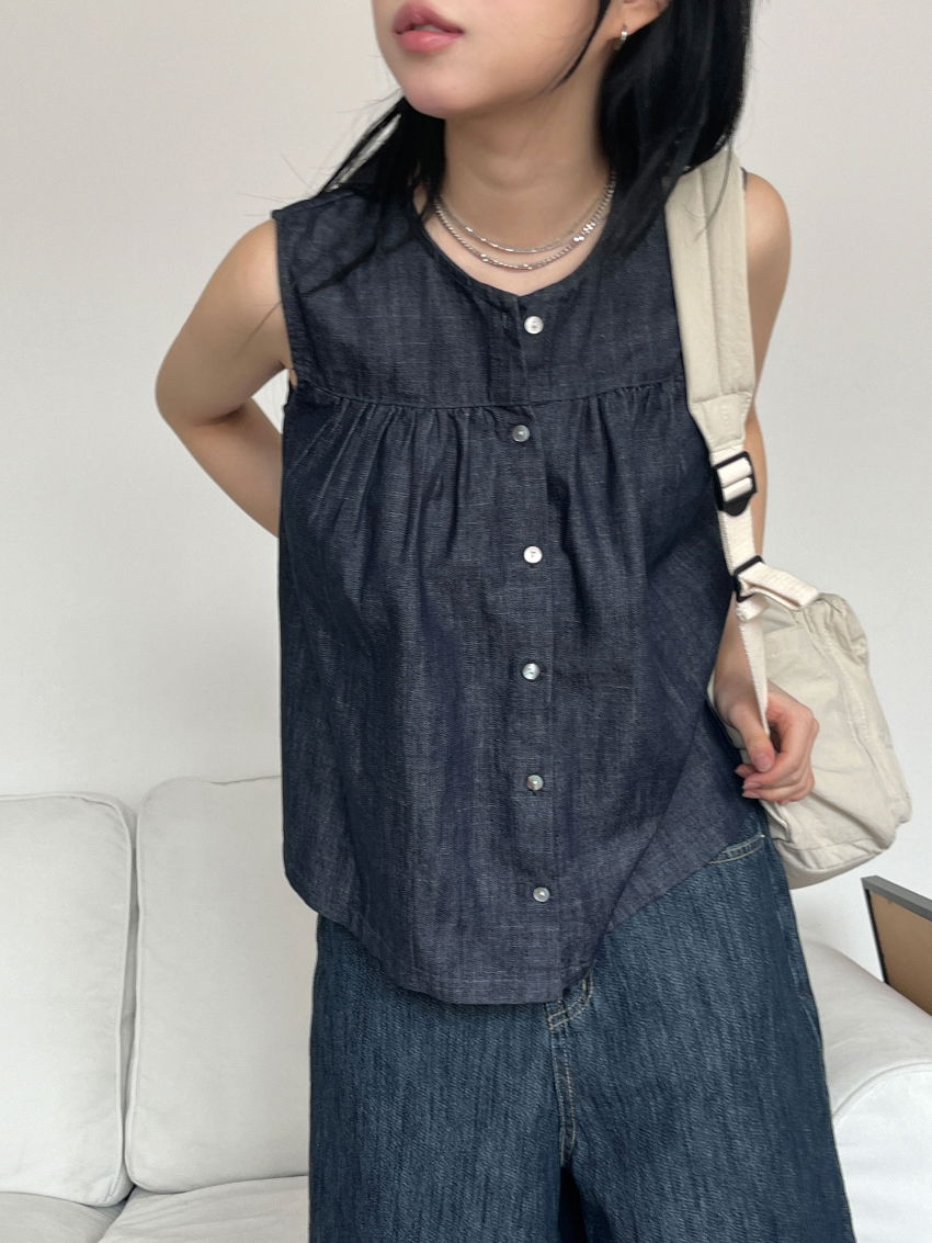 민소매 모델 착용 이미지-S1L31