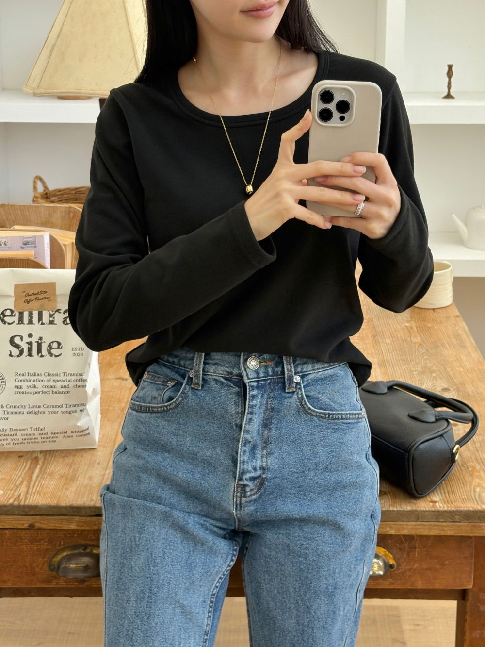 긴팔 티셔츠 모델 착용 이미지-S1L20