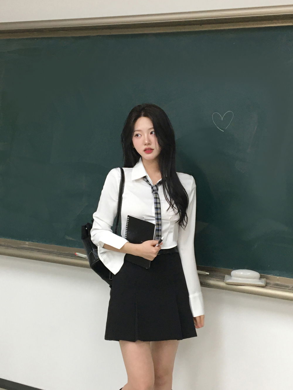 블레이저 모델 착용 이미지-S3L7