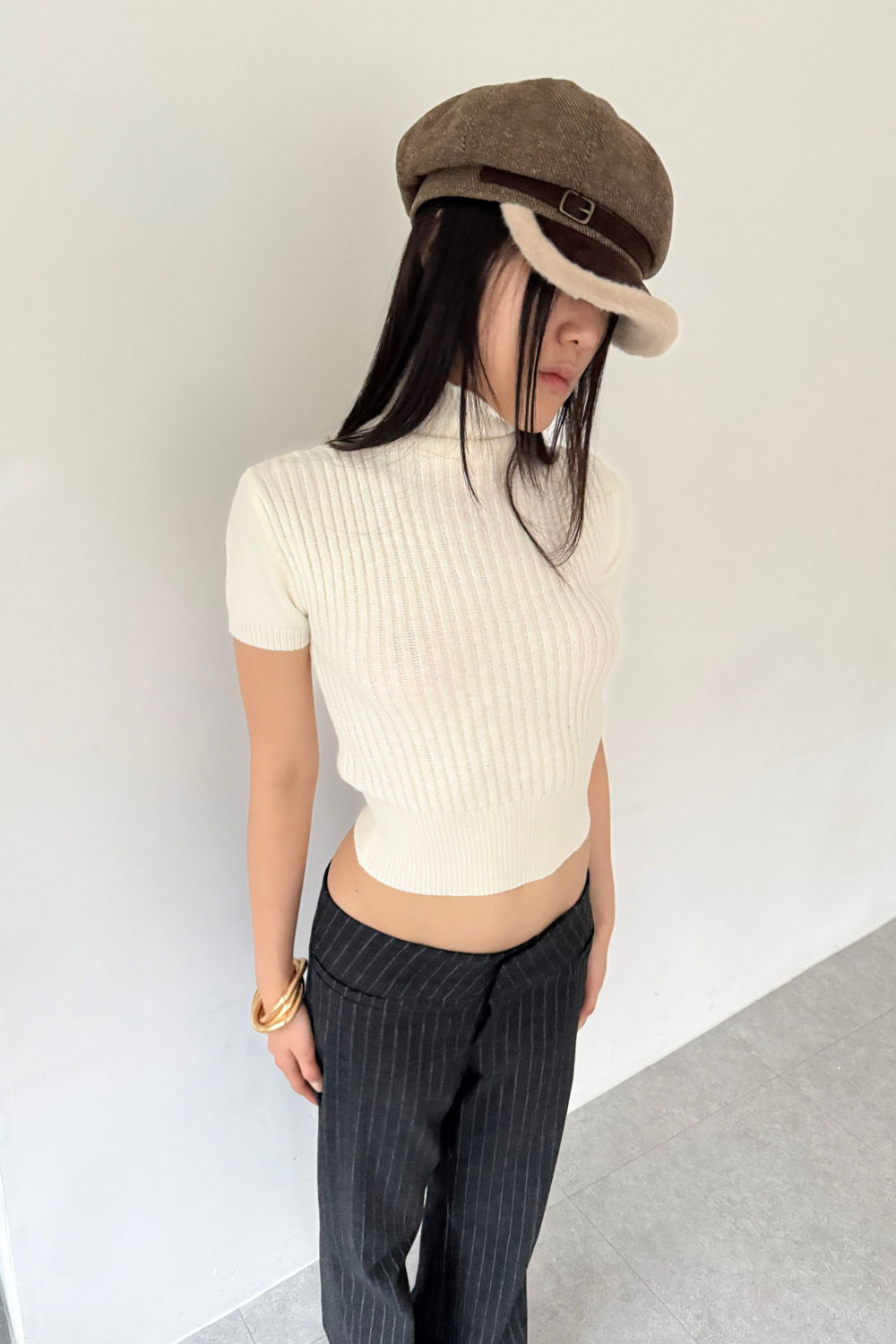 반팔 티셔츠 모델 착용 이미지-S1L14