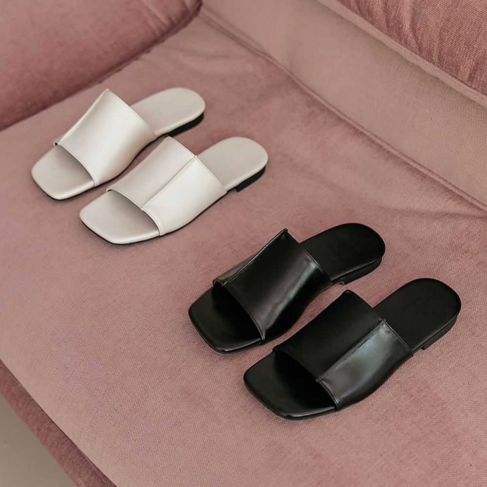 Nade line point mule slippers